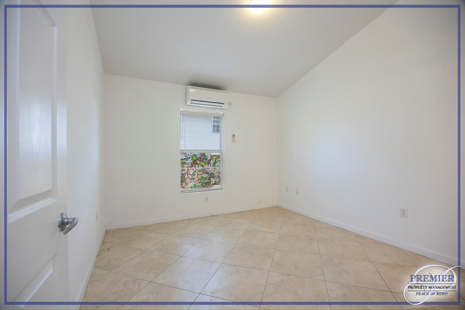 Naples Apartment: 1555 Blue Point Avenue