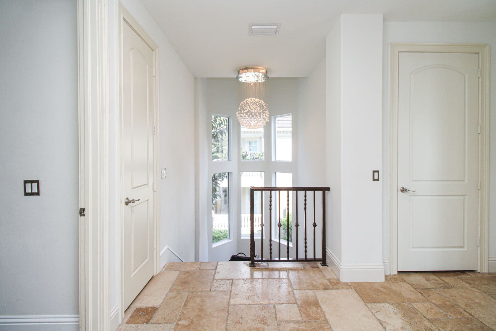 Naples House: 1412 Hemingway Place