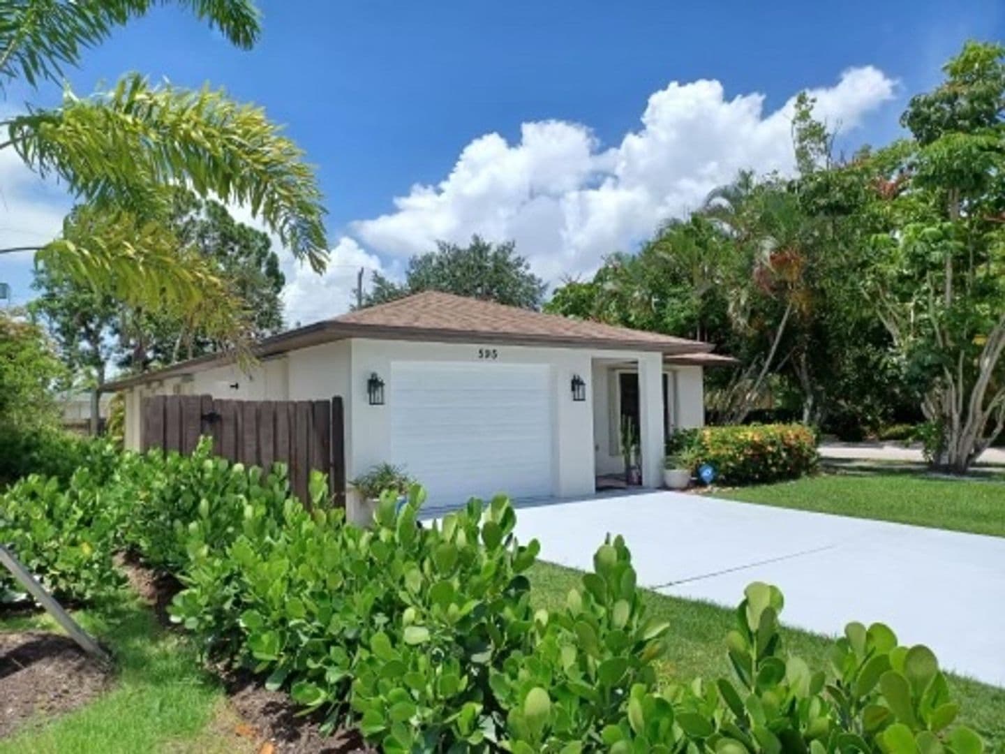 Naples House: 595 93rd Avenue North