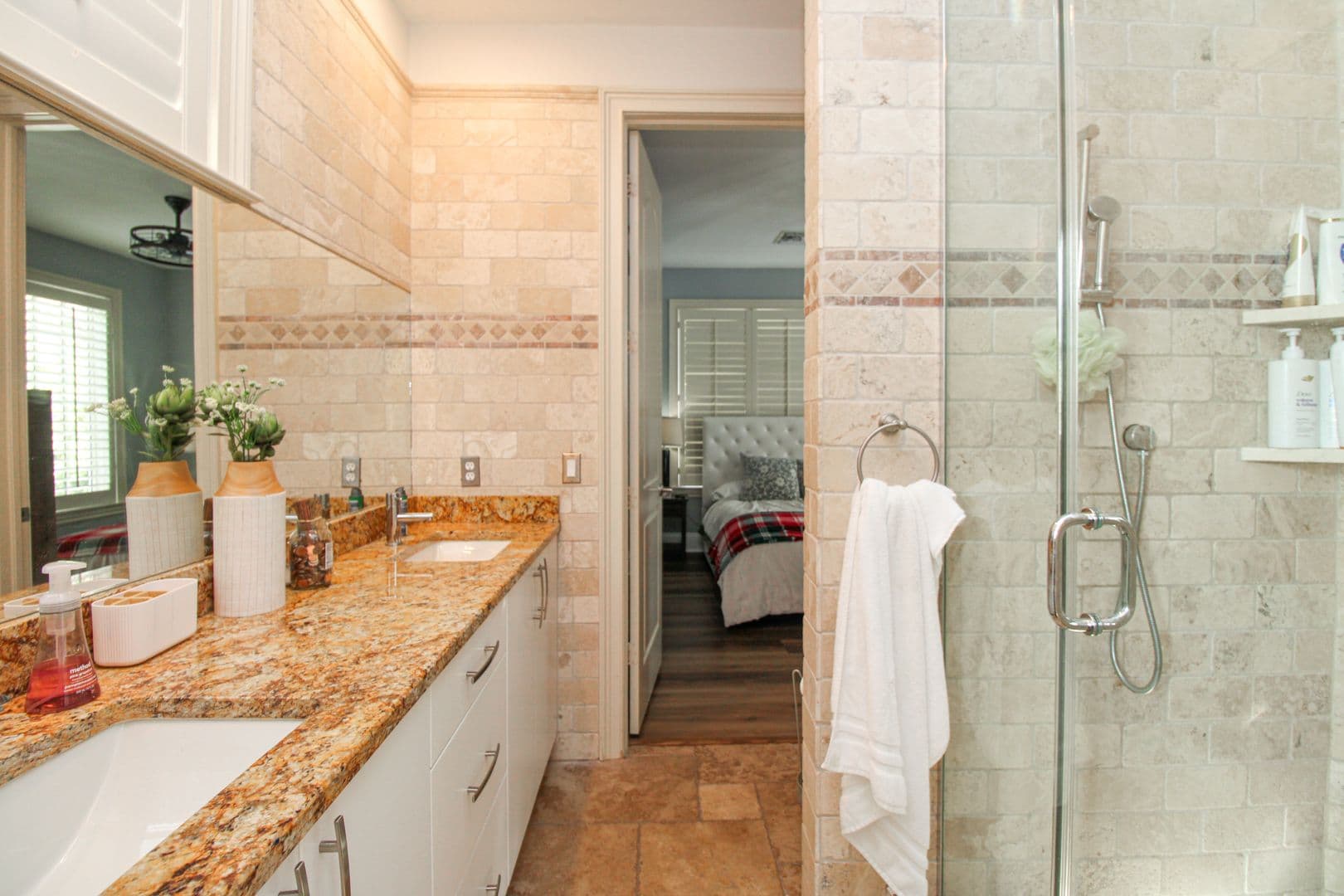 Naples House: 1412 Hemingway Place