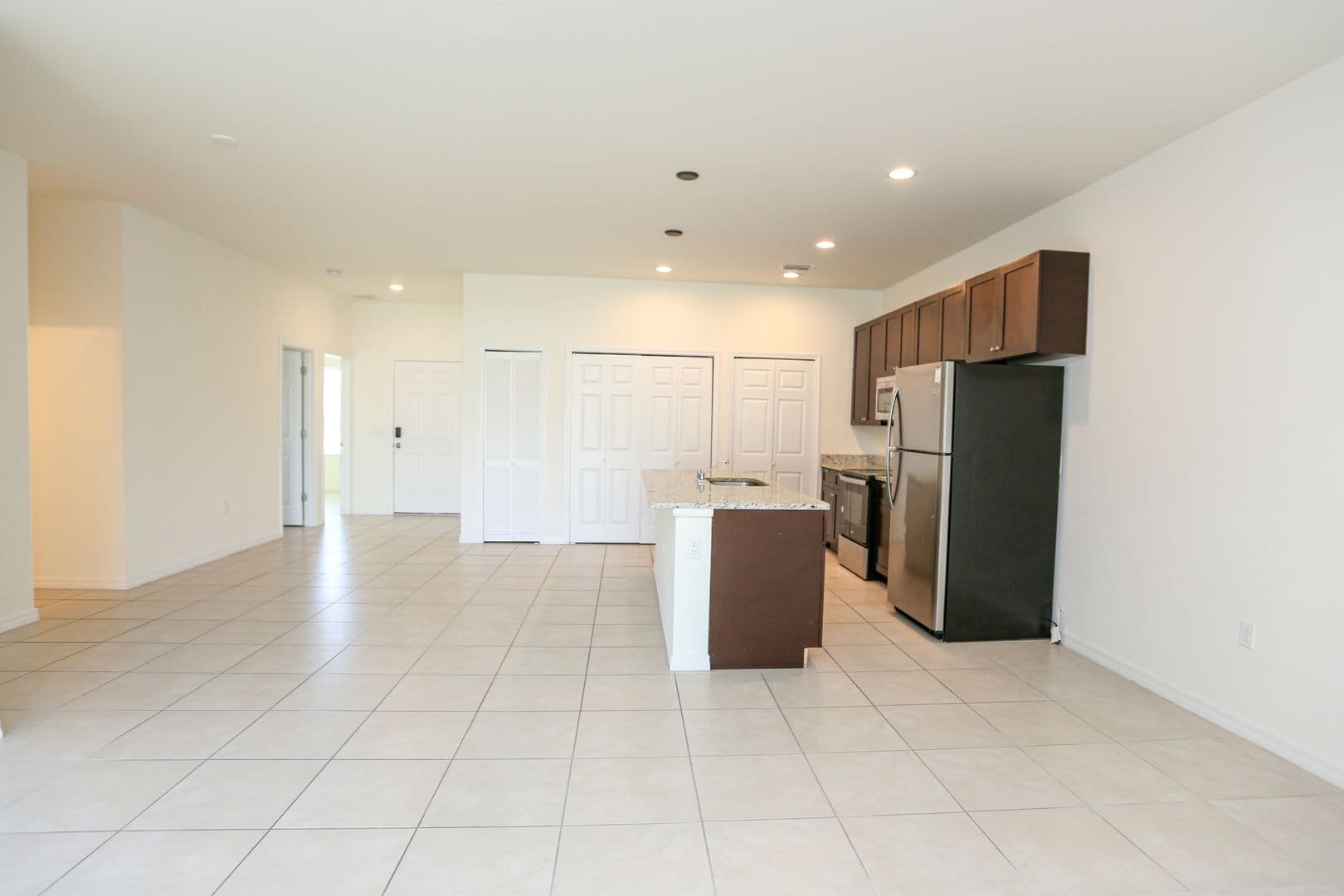 Naples Apartment: 2061 Sunshine Boulevard