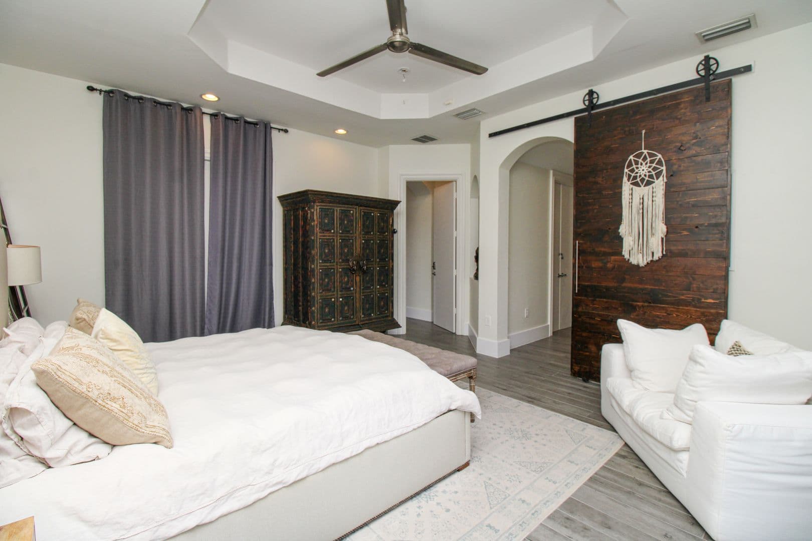 Naples House: 647 110th Avenue North