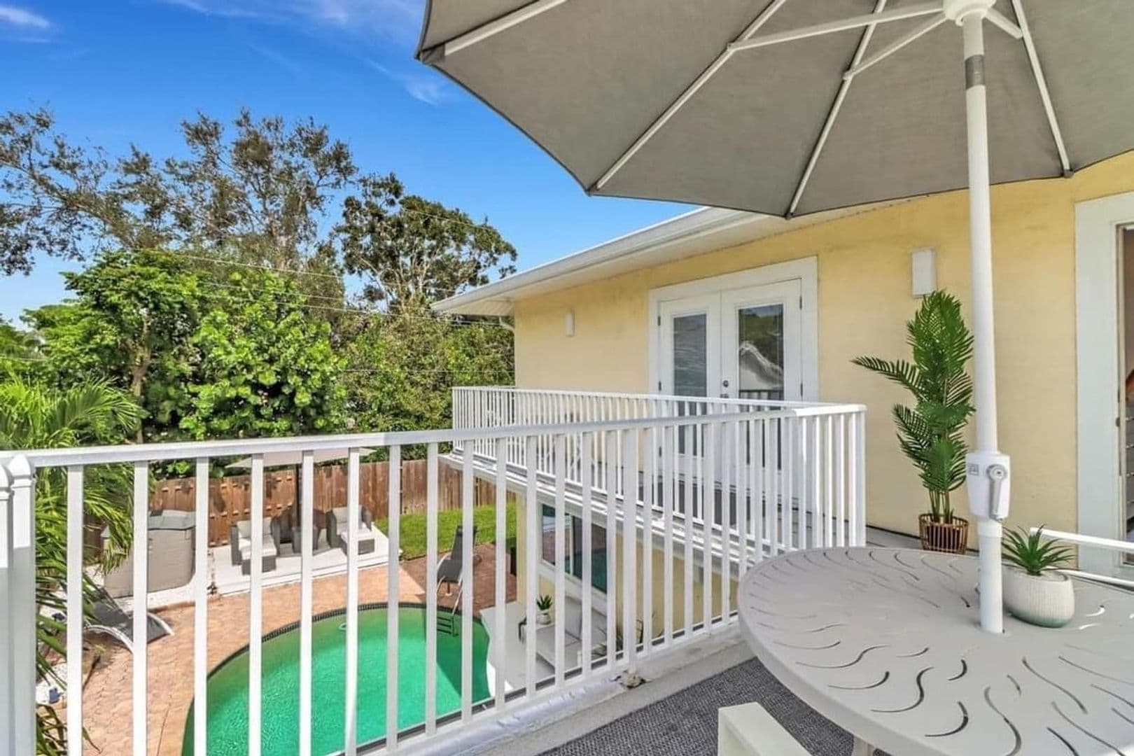 Naples House: 1097 Frank Whiteman Boulevard