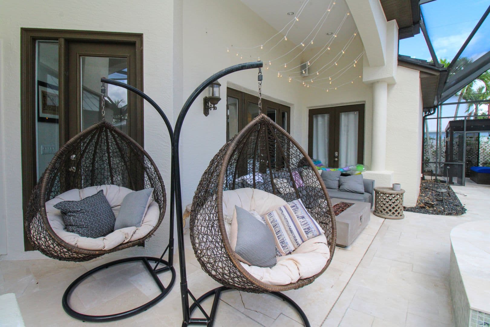 Naples House: 647 110th Avenue North