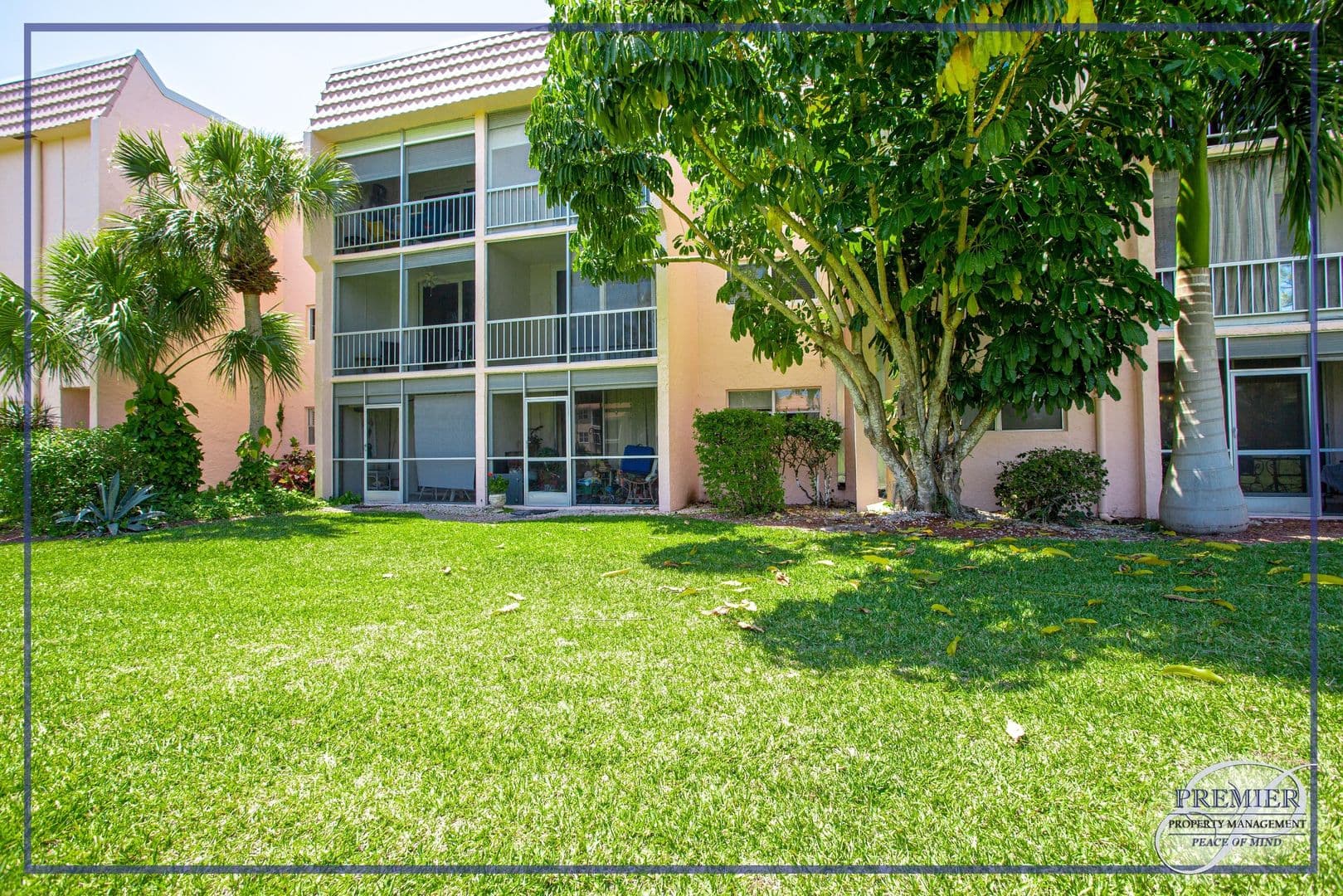 Naples House: 225 Turtle Lake Court #106