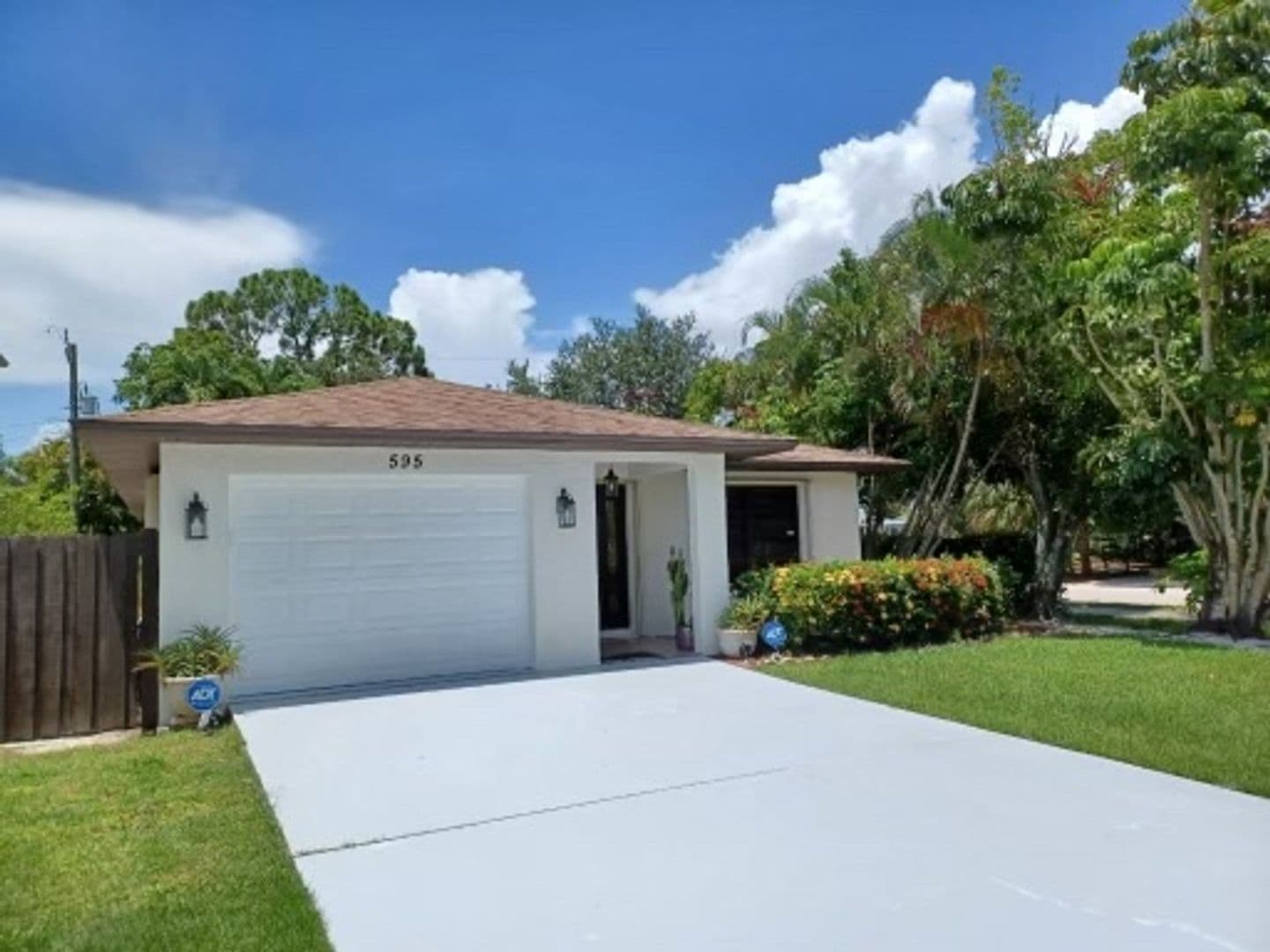 Naples House: 595 93rd Avenue North