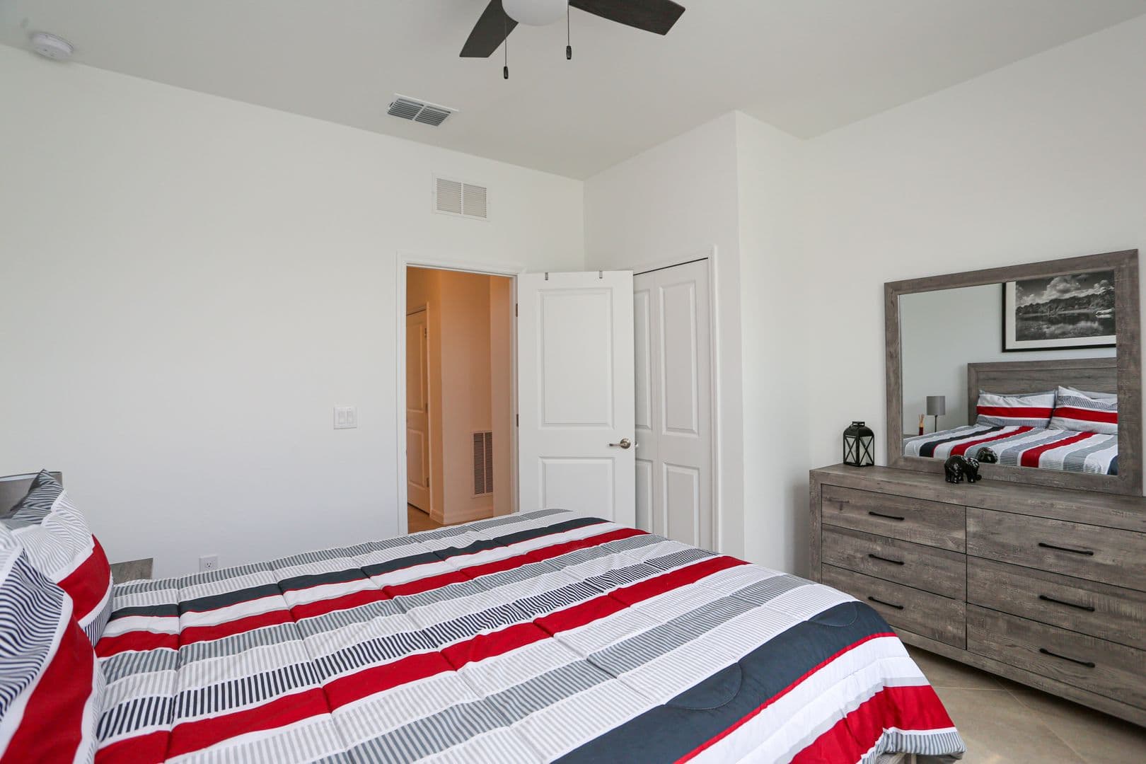 Naples House: 2155 Hamlin Street