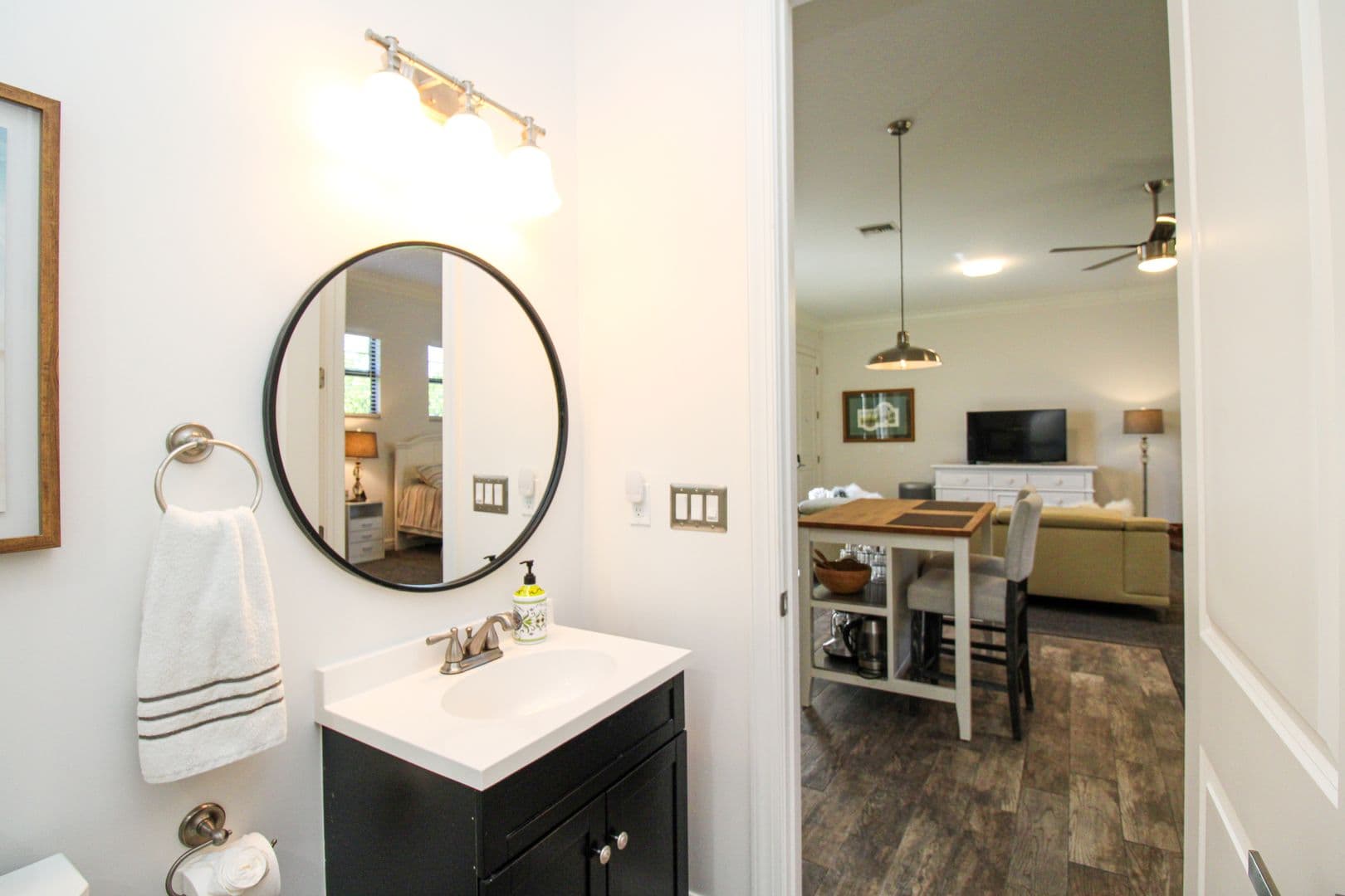 Naples House: 1555 Crayton Road