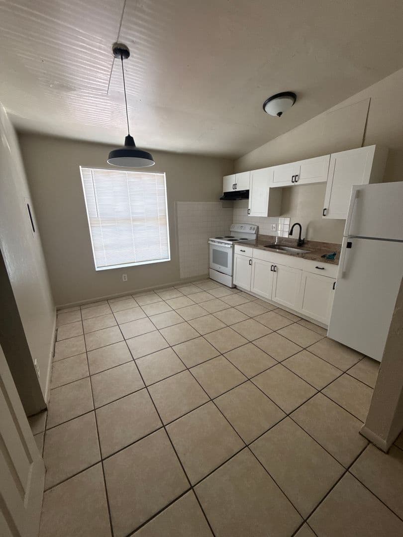 Fort Myers Apartment: 3950 Lora Street