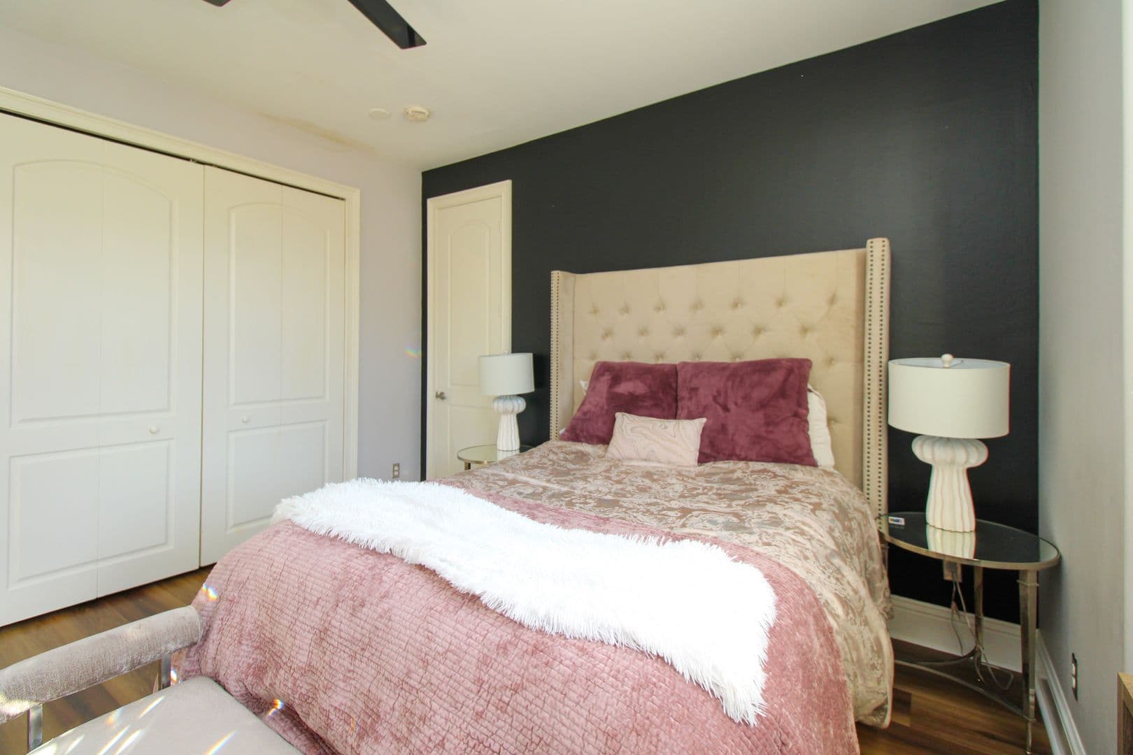 Naples House: 1412 Hemingway Place