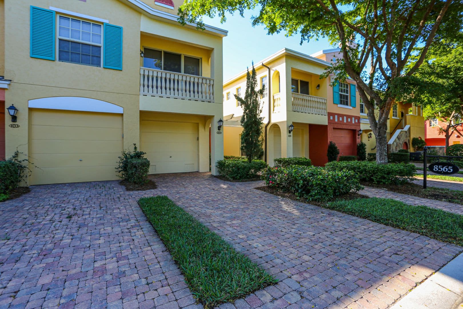 Estero House: 8565 Via Garibaldi #203