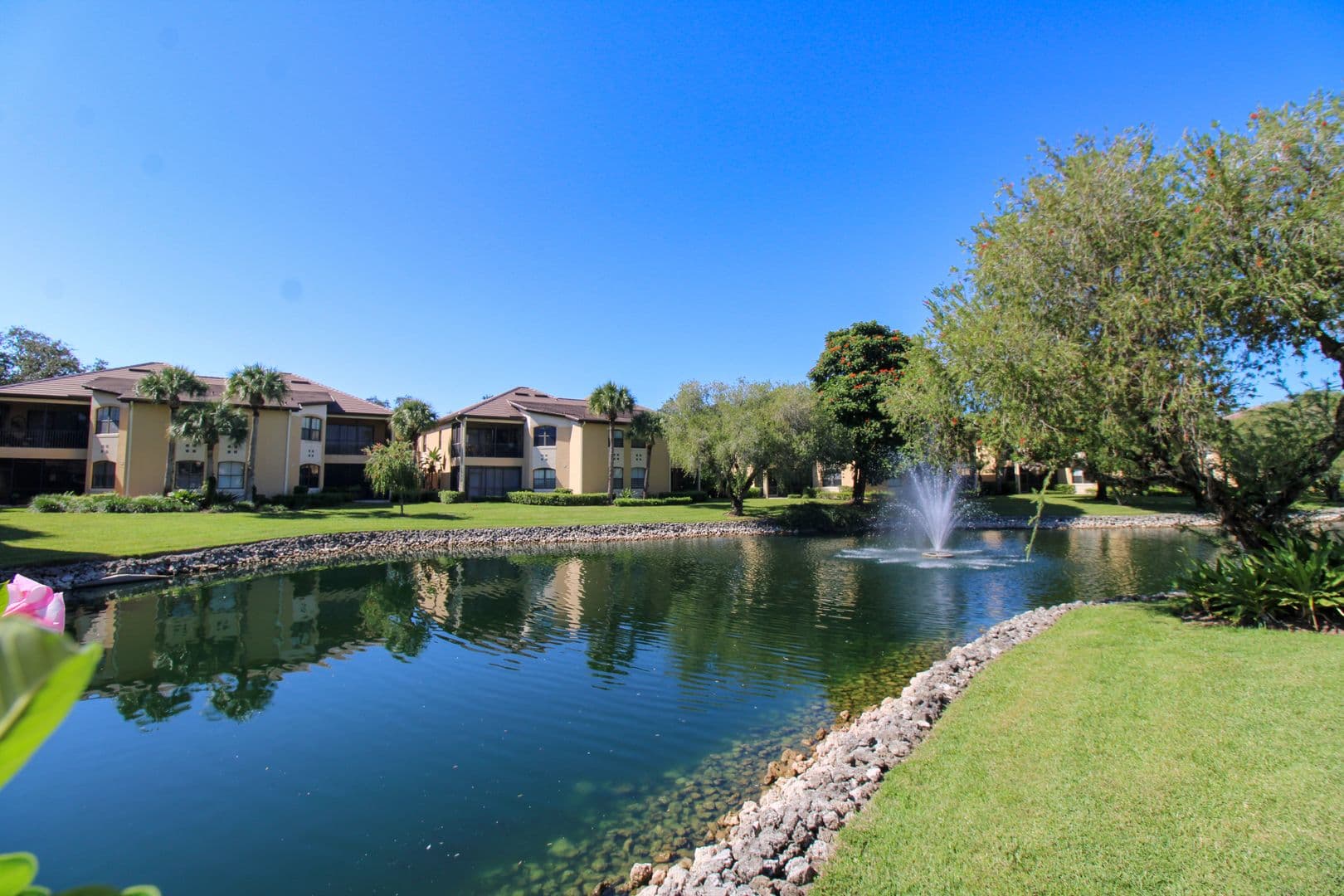 Naples House: 172 Vintage Circle Unit 202