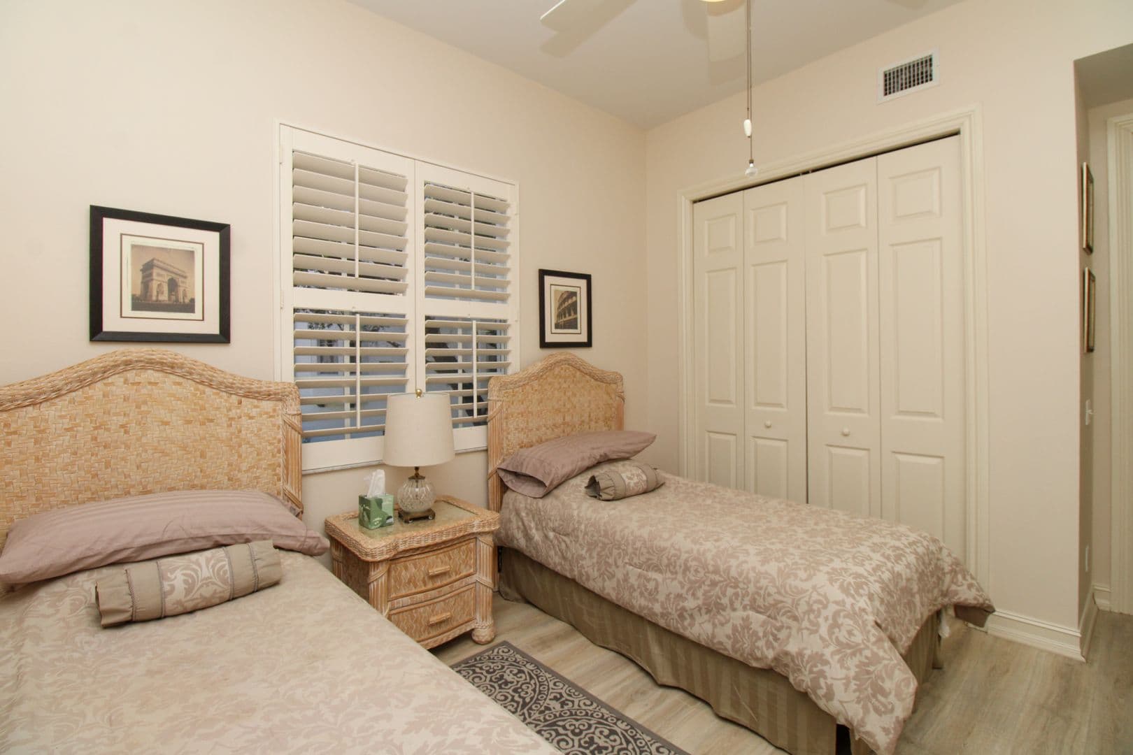 Naples House: 825 Bentwater Circle #101
