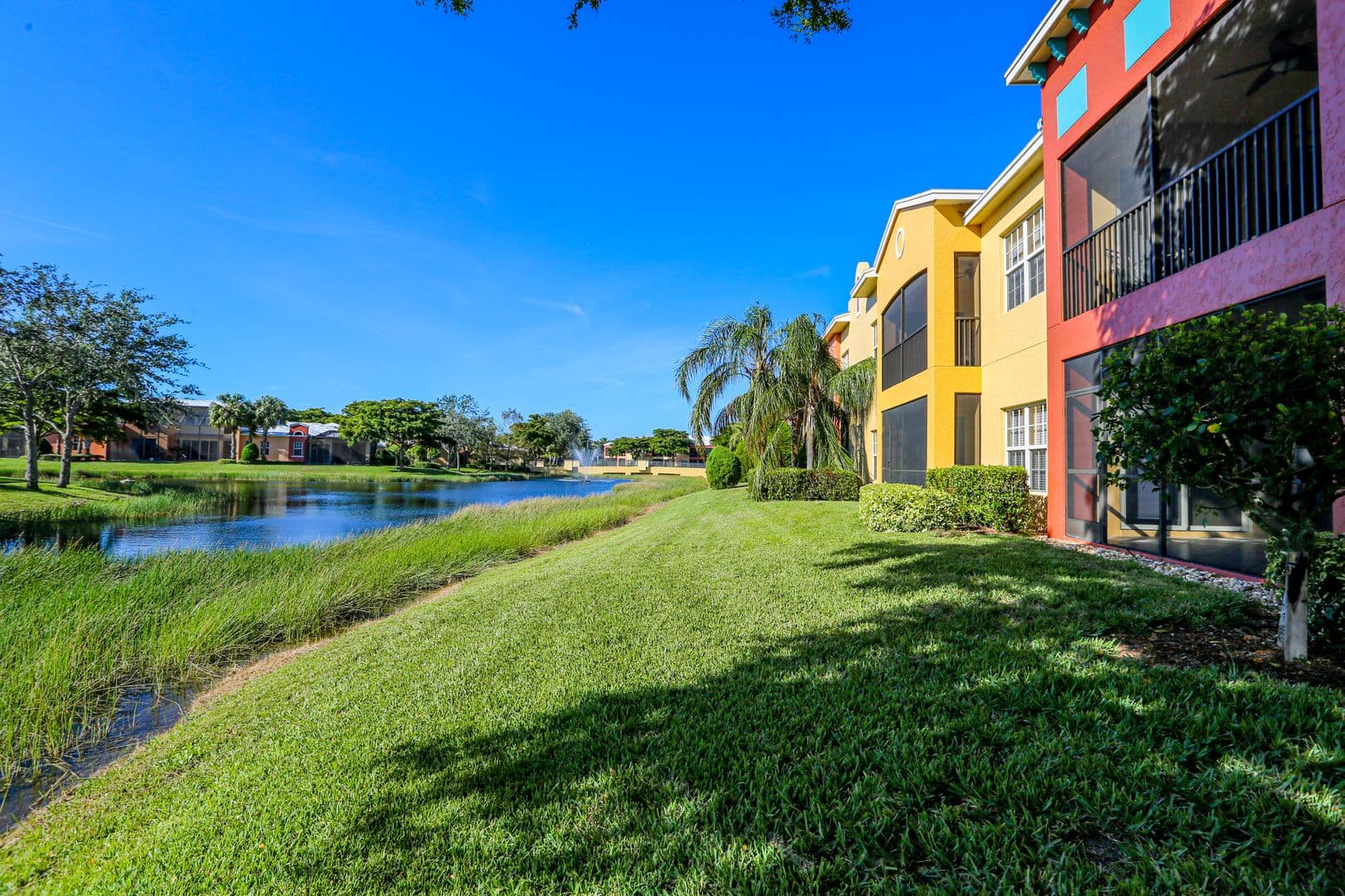 Estero House: 8565 Via Garibaldi #203