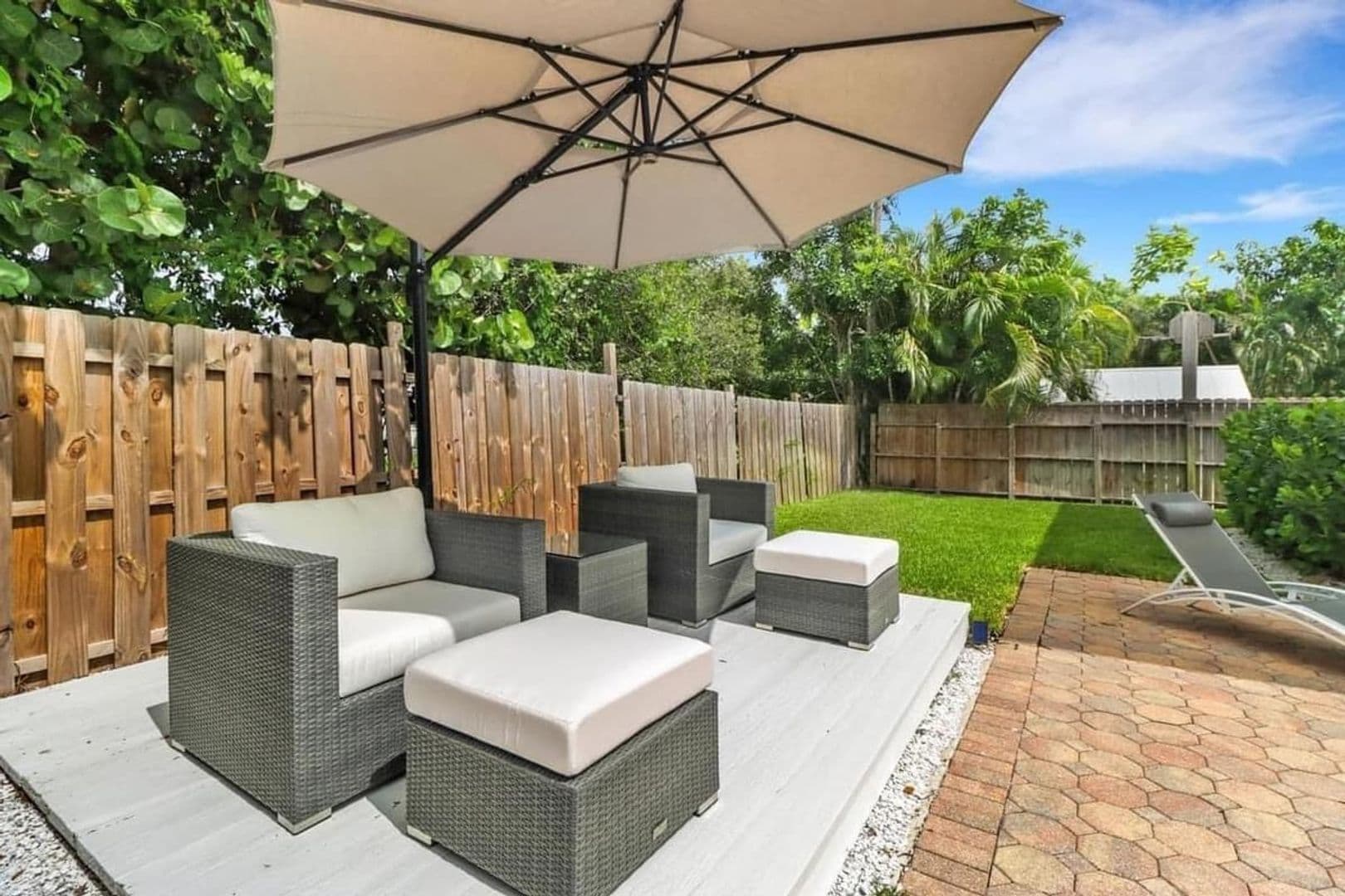 Naples House: 1097 Frank Whiteman Boulevard