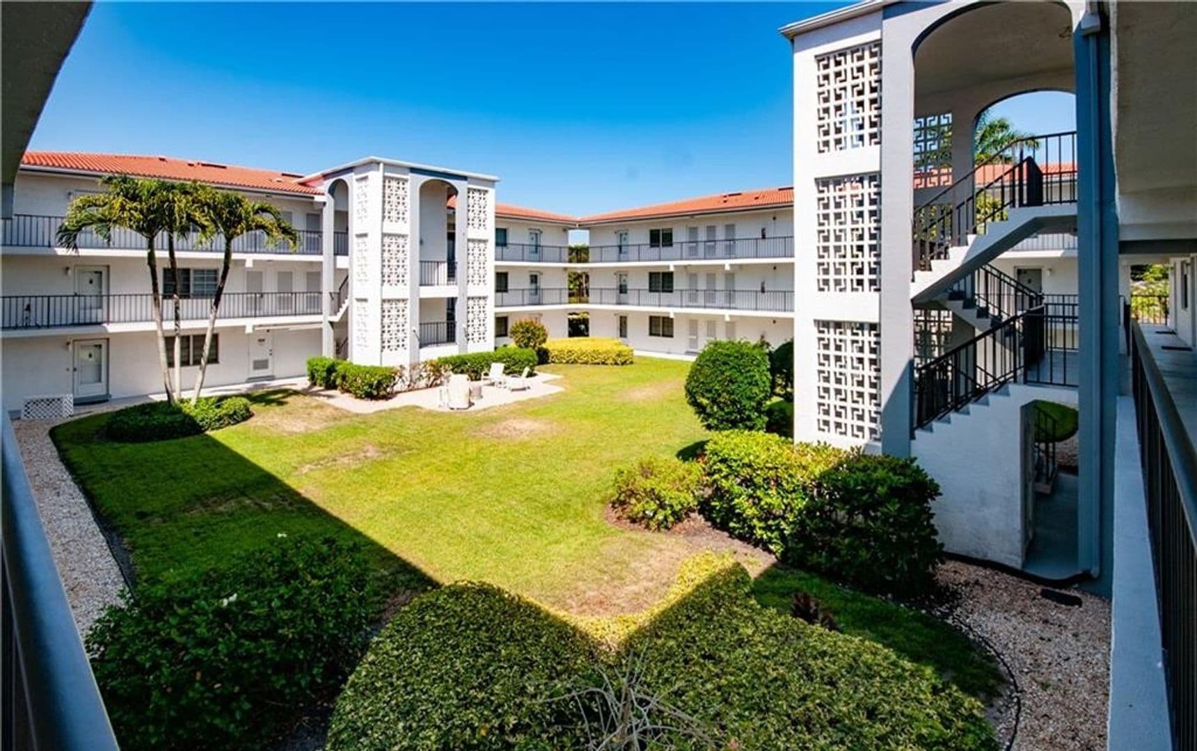 Naples House: 5 High Point Circle W Unit #206