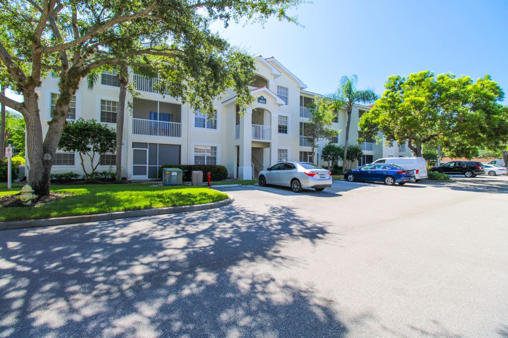 Naples Condo: 4630 St. Croix Lane #827