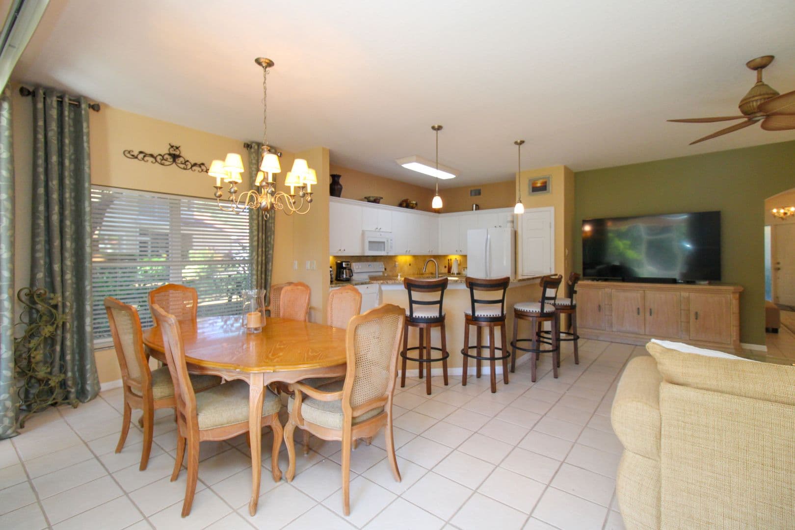 Naples House: 5330 Andover Drive Apartment 102