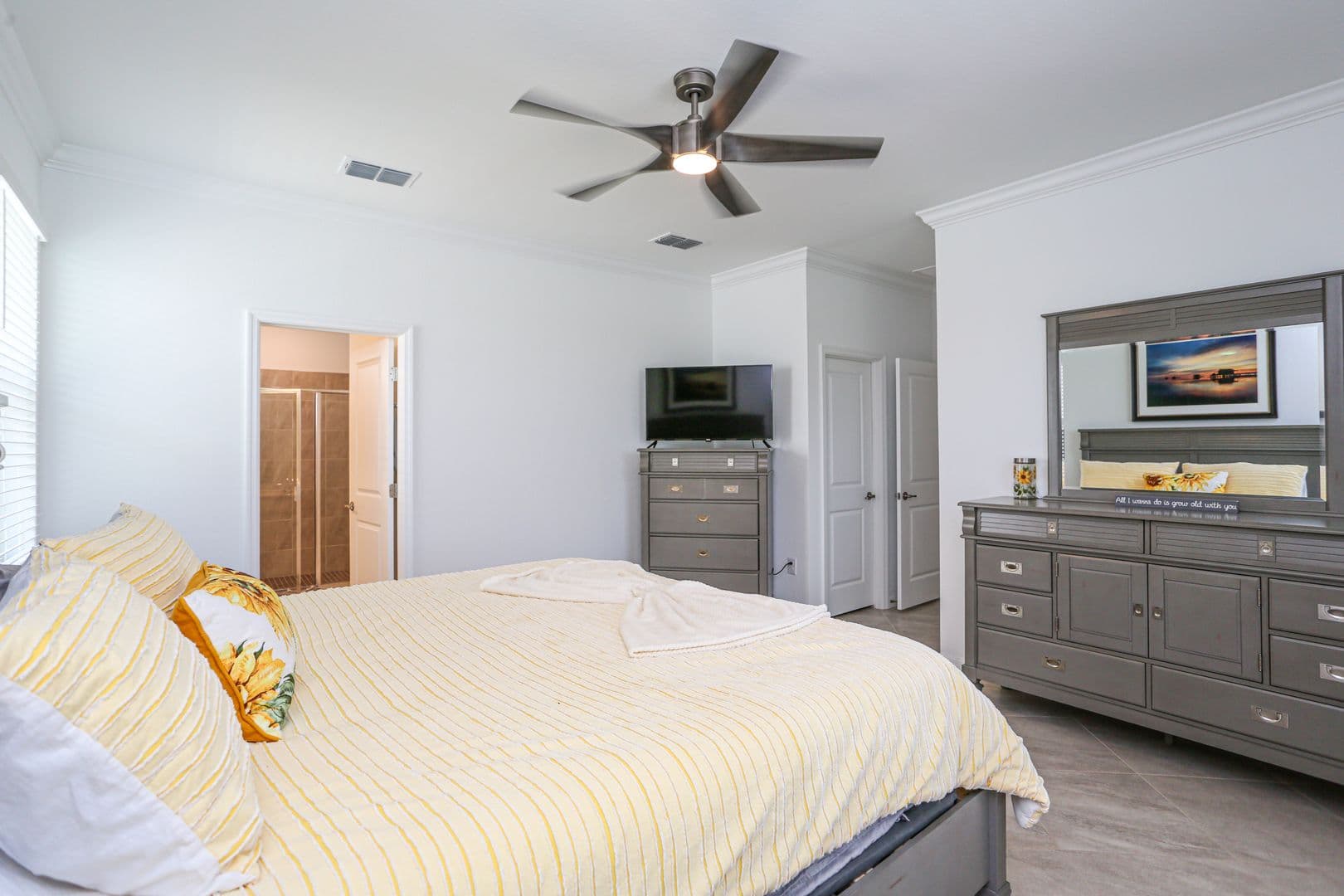 Naples House: 2155 Hamlin Street