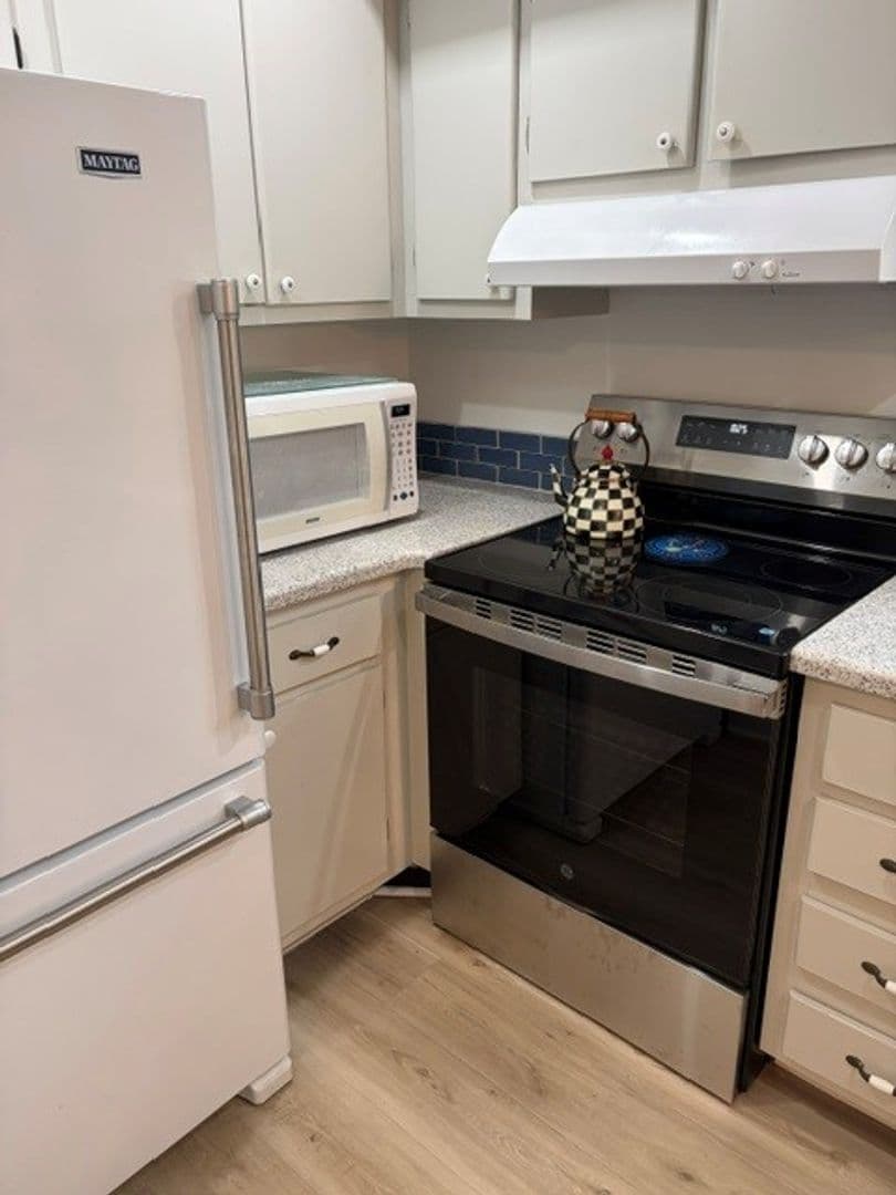 Naples House: 5 High Point Circle W Unit #206