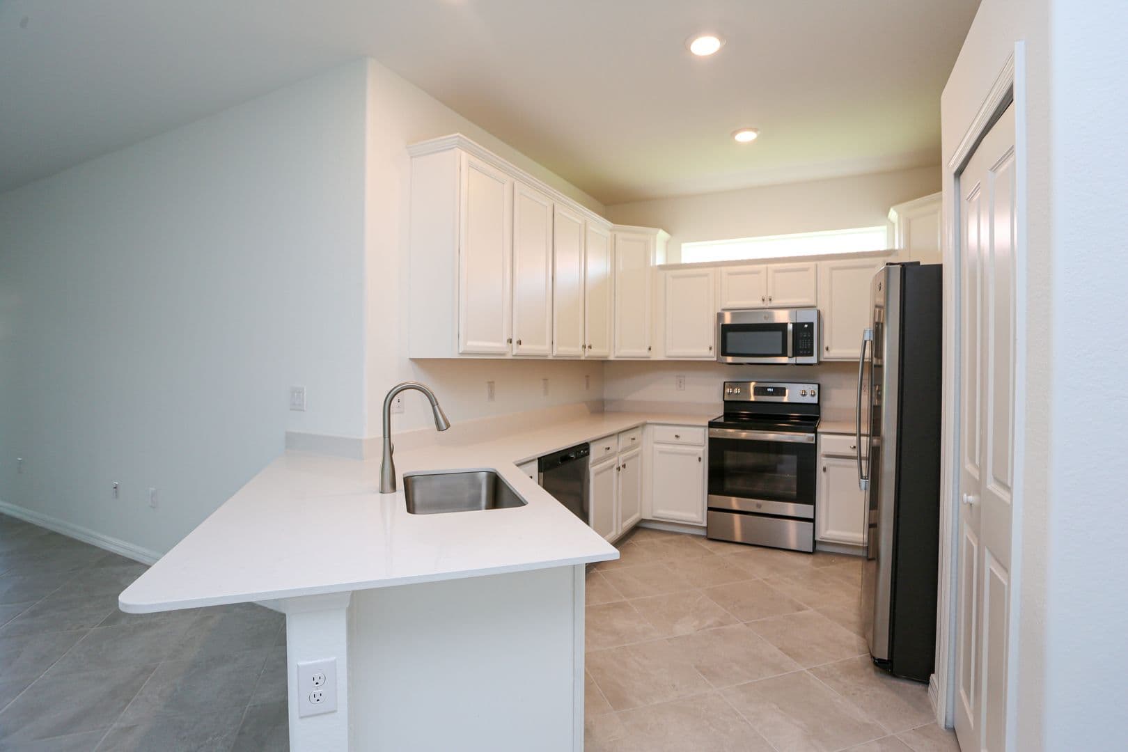 Naples House: 2599 Vine Avenue