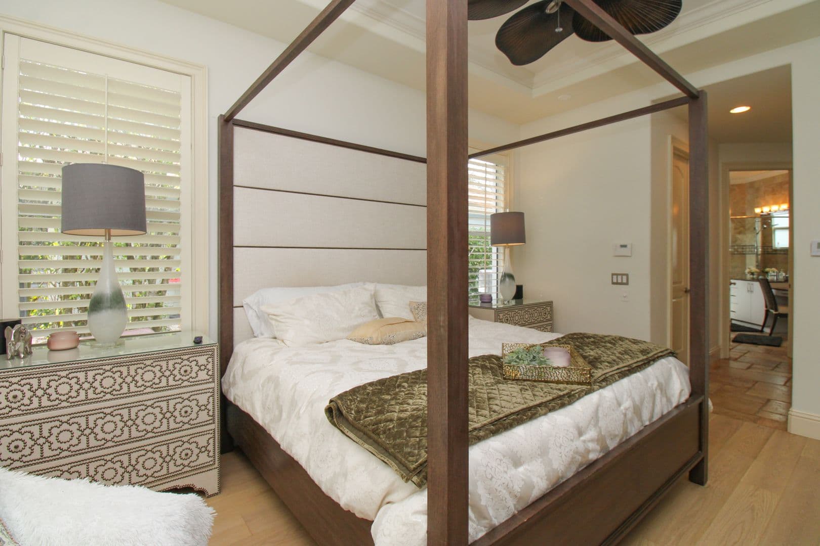 Naples House: 1412 Hemingway Place