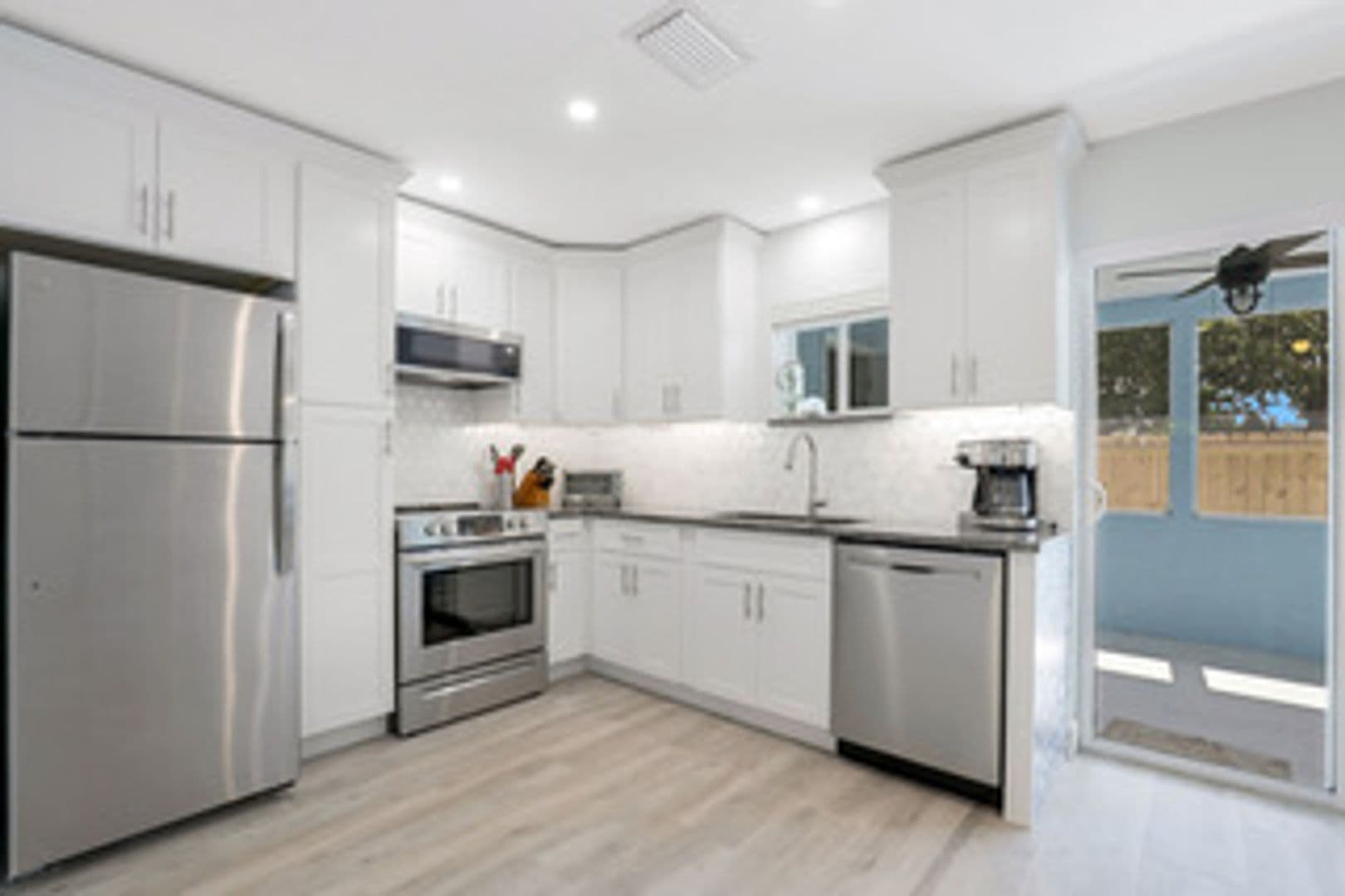 Naples House: 2529 Linwood Avenue #1