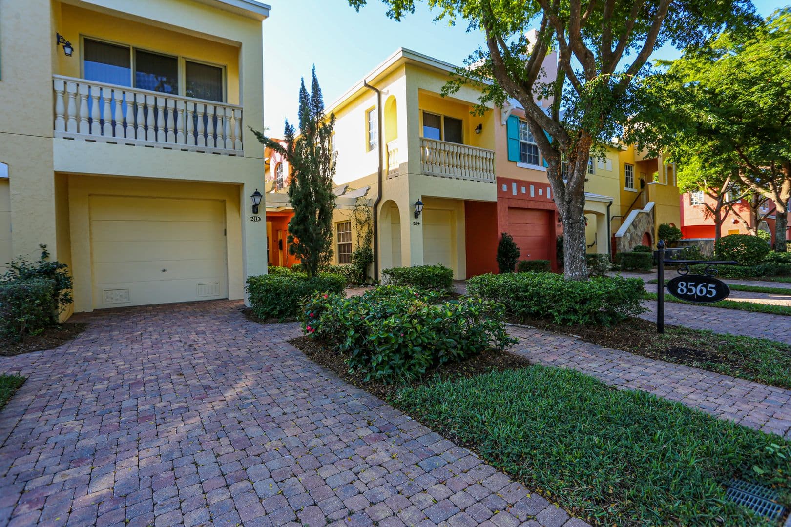 Estero House: 8565 Via Garibaldi #203