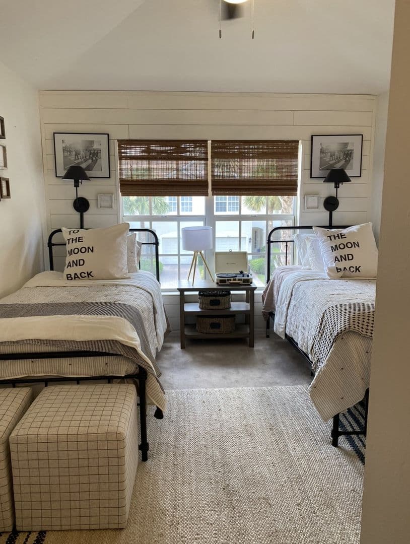 Naples House: 768 Hampton Circle