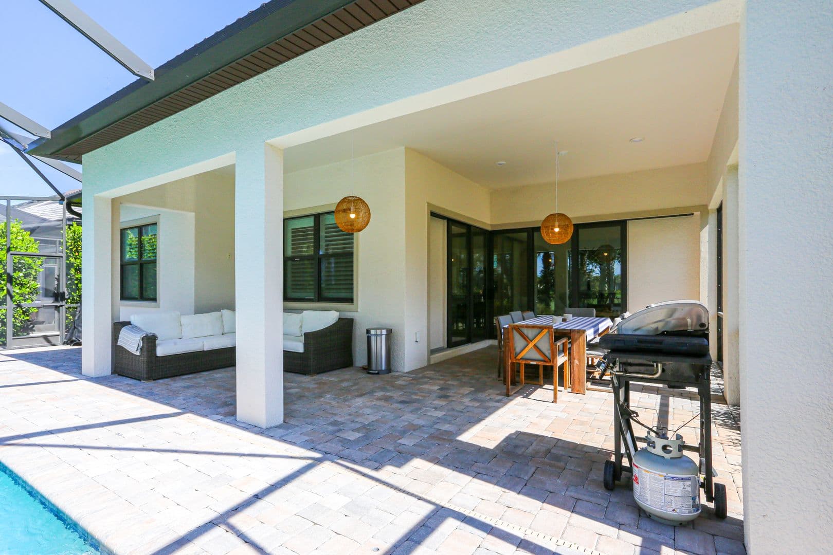 Naples House: 9716 Everglades Drive