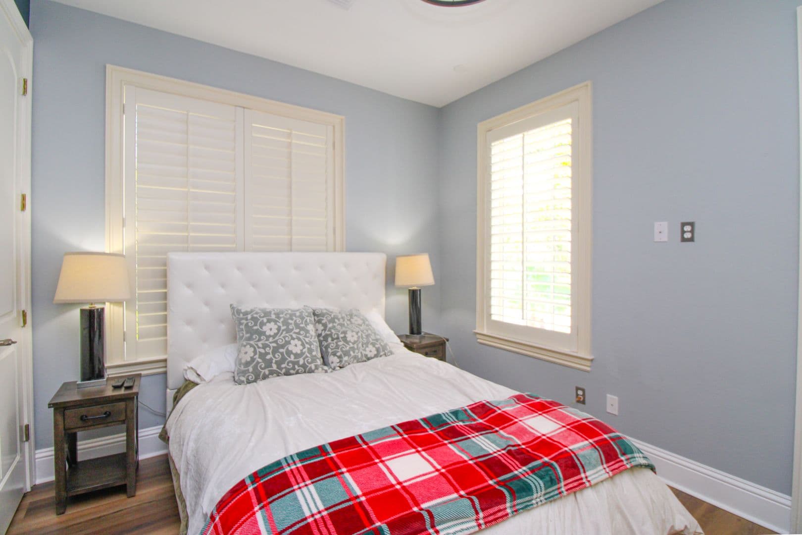 Naples House: 1412 Hemingway Place