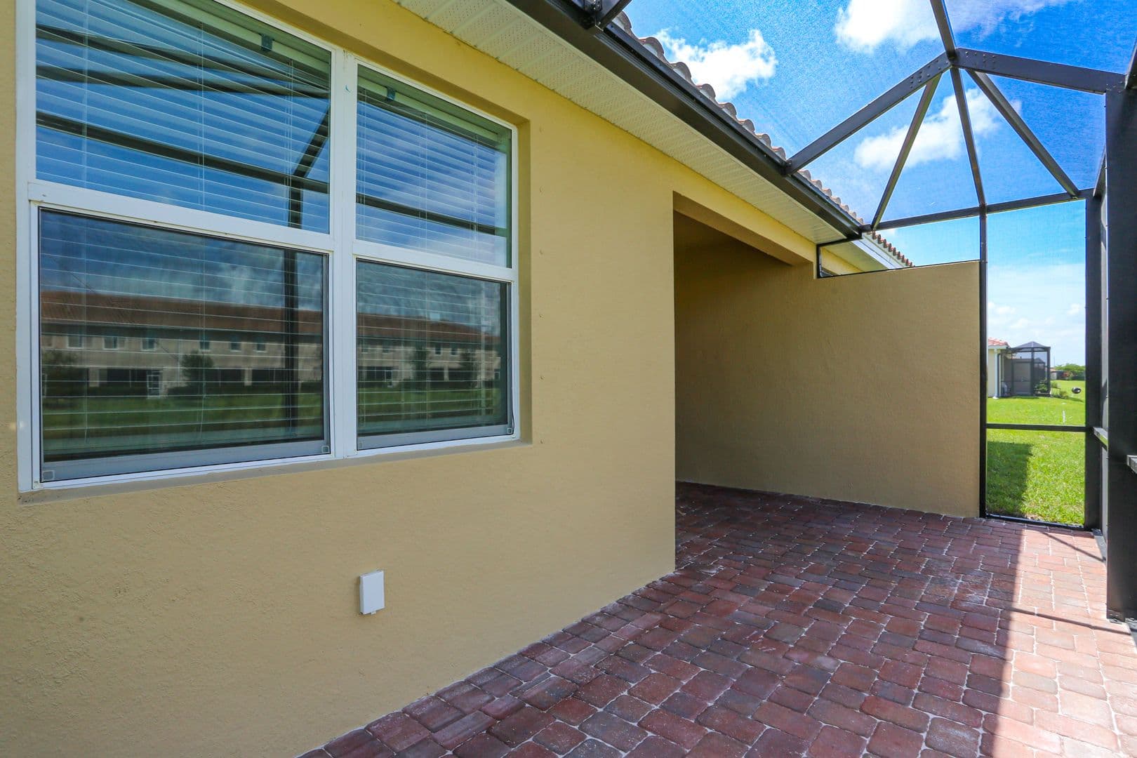 Naples House: 2599 Vine Avenue
