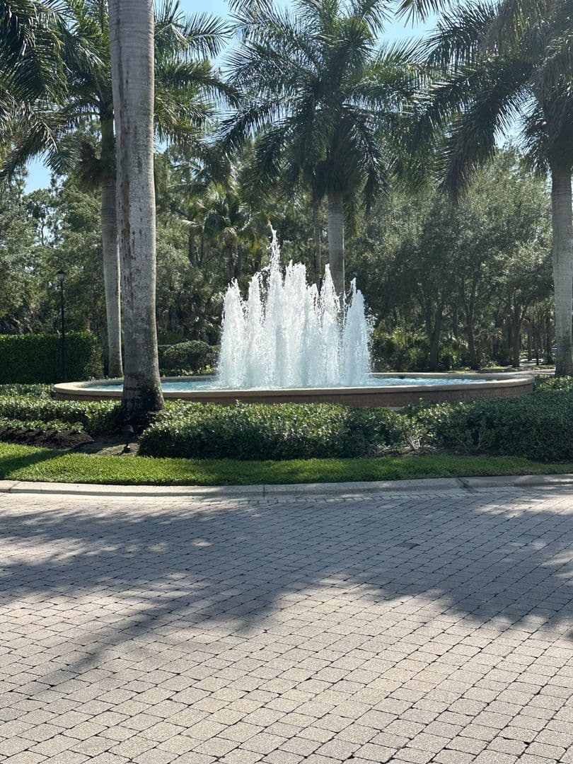 Naples House: 2004 Tarpon Bay Drive North Unit 101