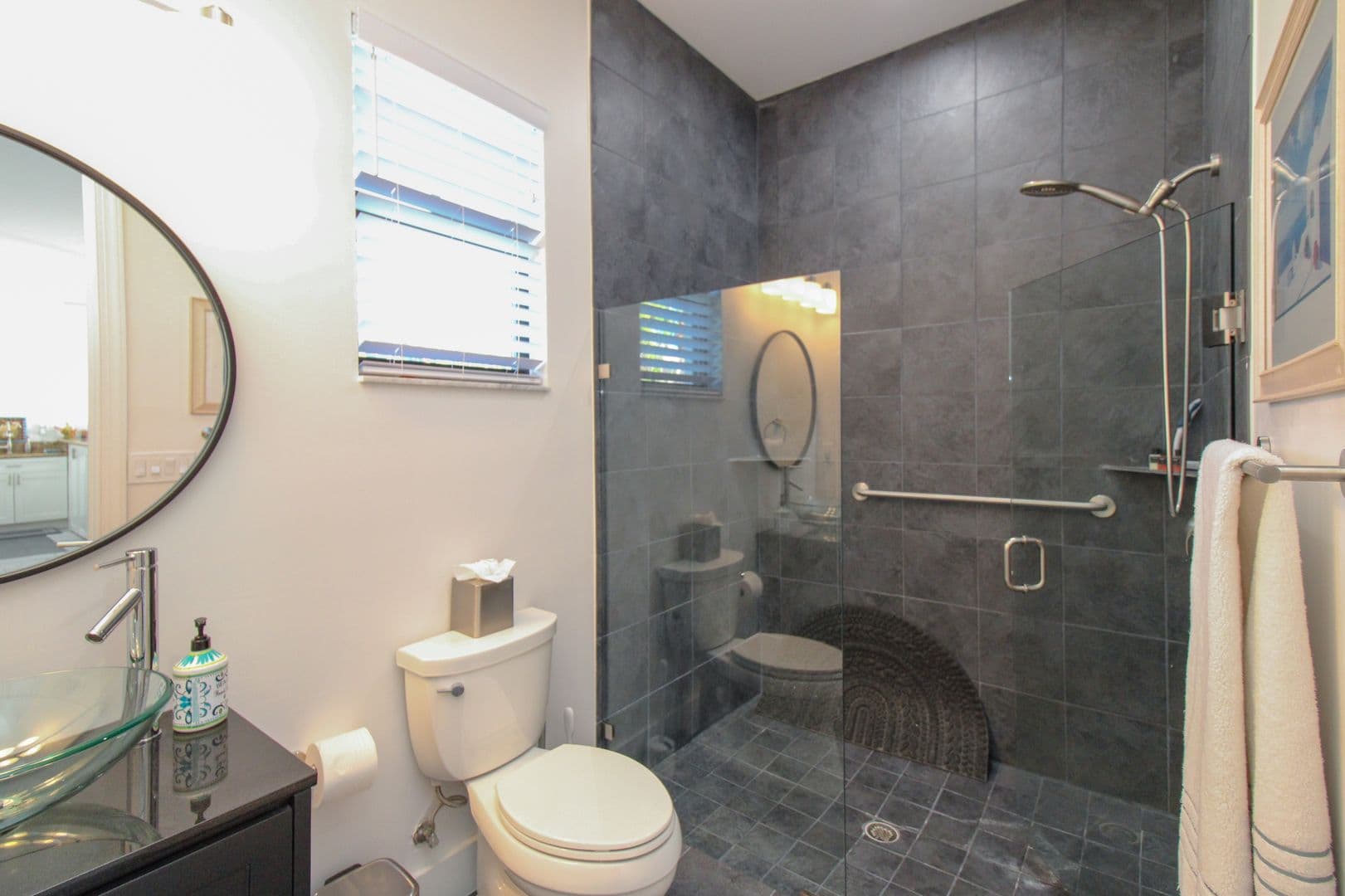 Naples House: 1555 Crayton Road