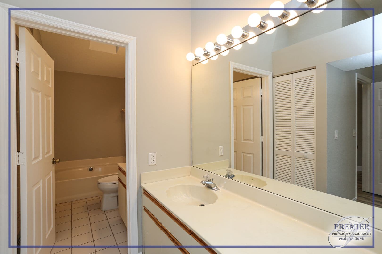 Naples House: 402 Emerald Bay Circle #E7