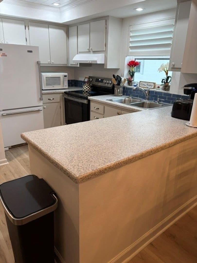 Naples House: 5 High Point Circle W Unit #206