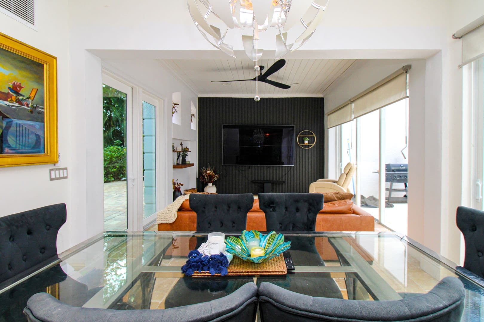 Naples House: 1412 Hemingway Place