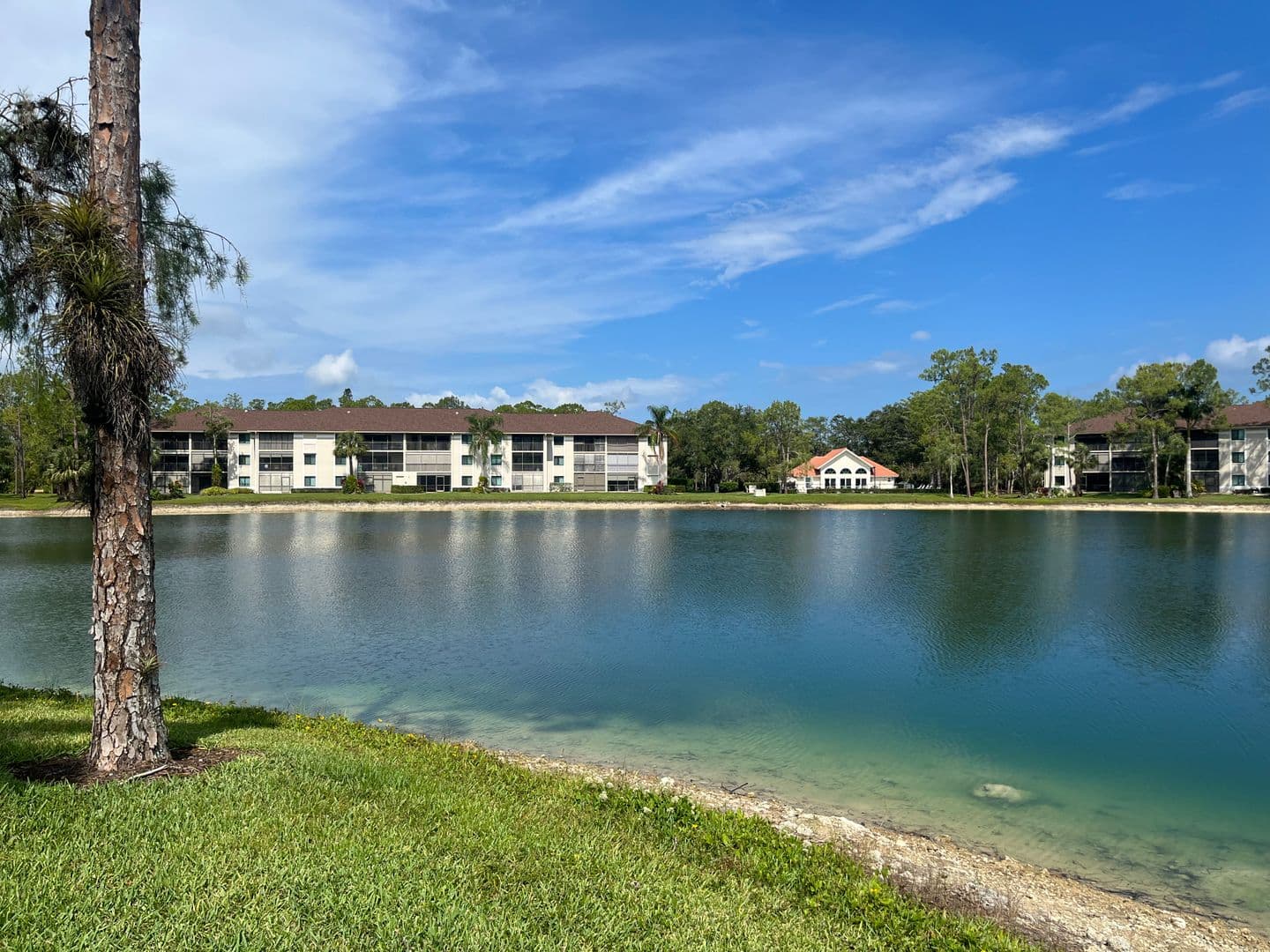 Naples House: 5708 Deuville Circle #308