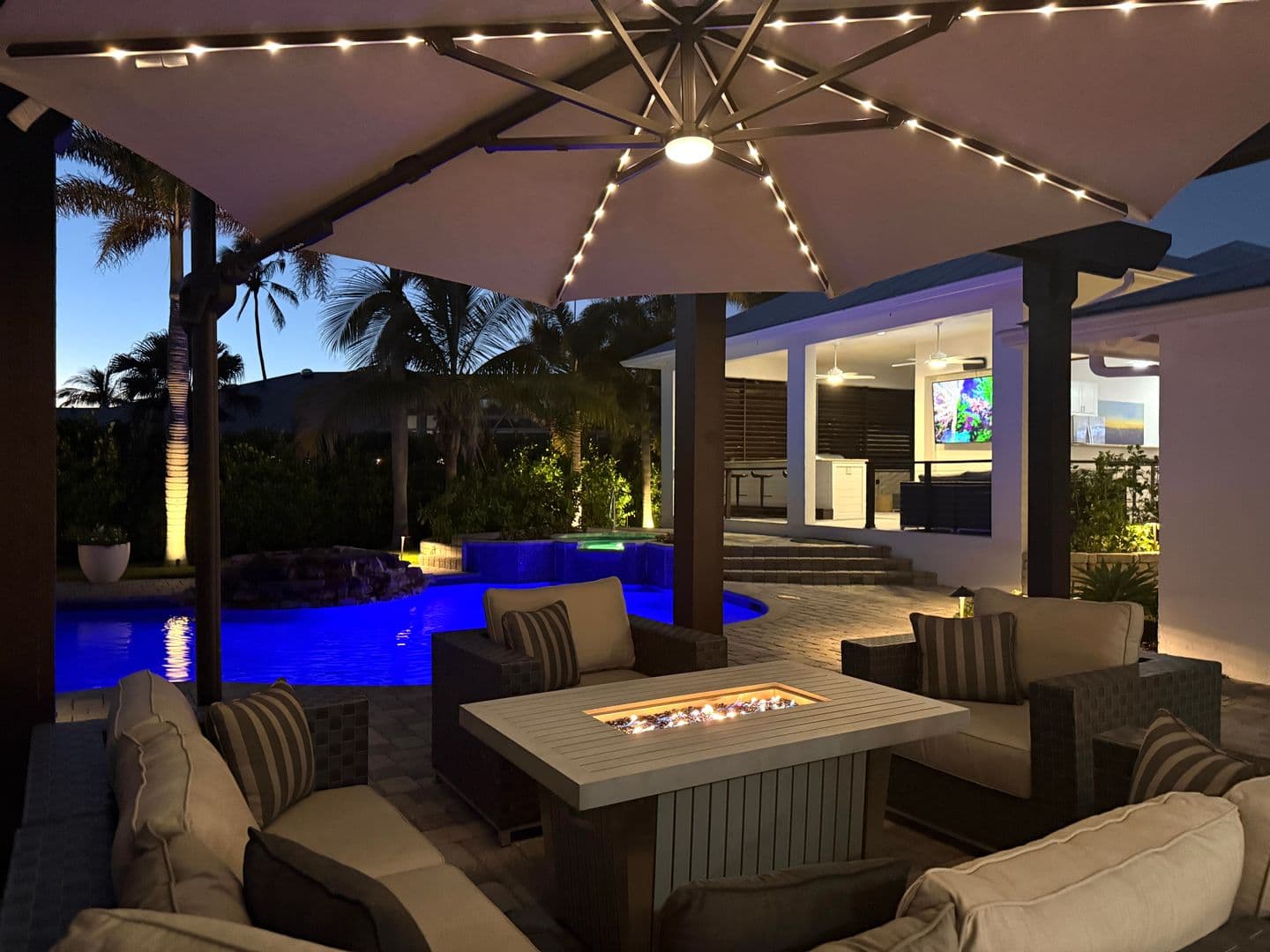 Naples House: 1555 Crayton Road