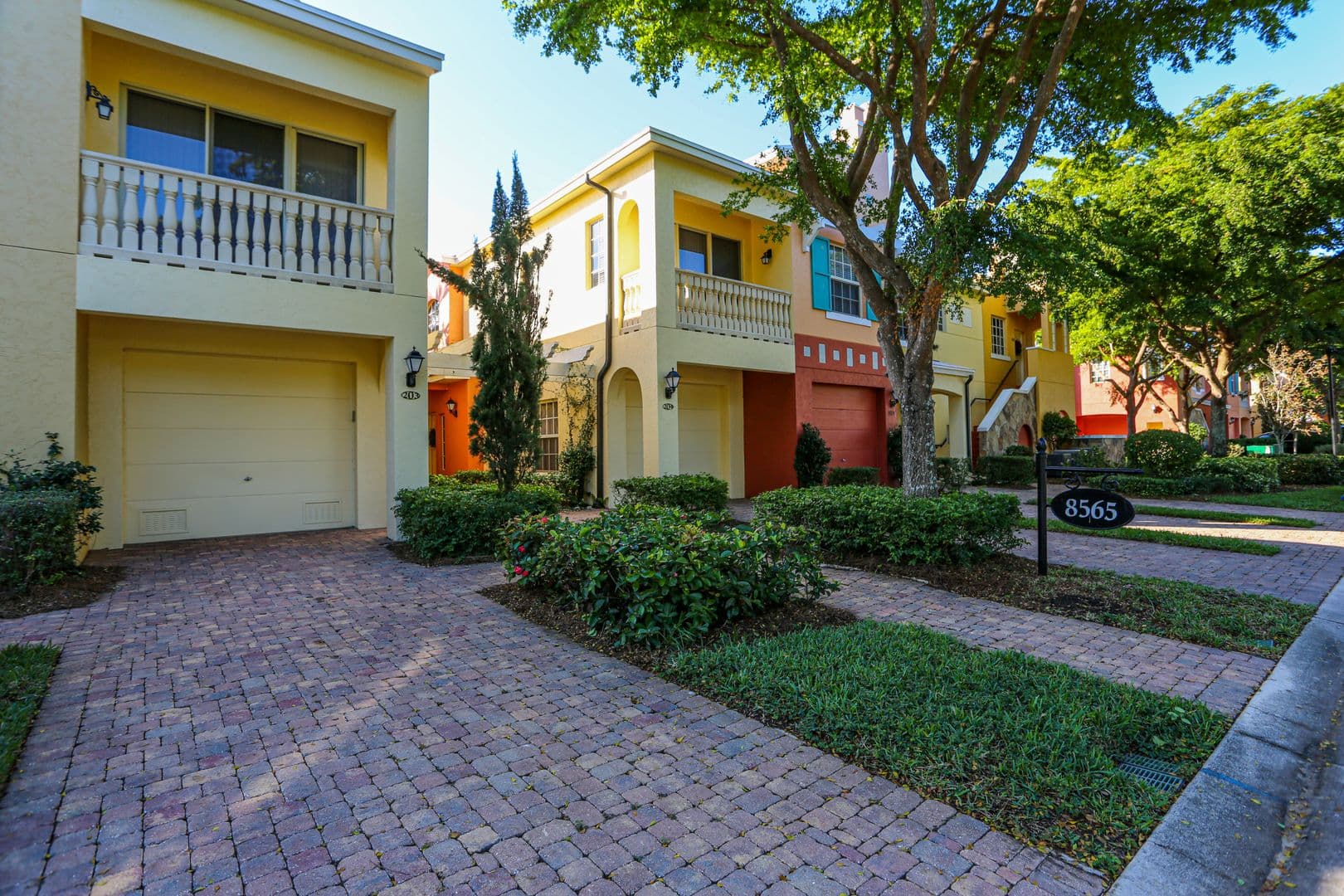 Estero House: 8565 Via Garibaldi #203