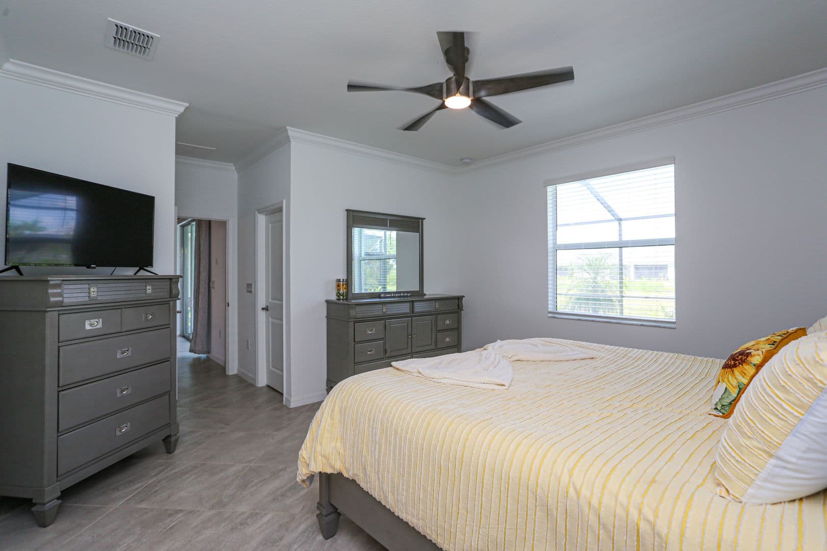 Naples House: 2155 Hamlin Street