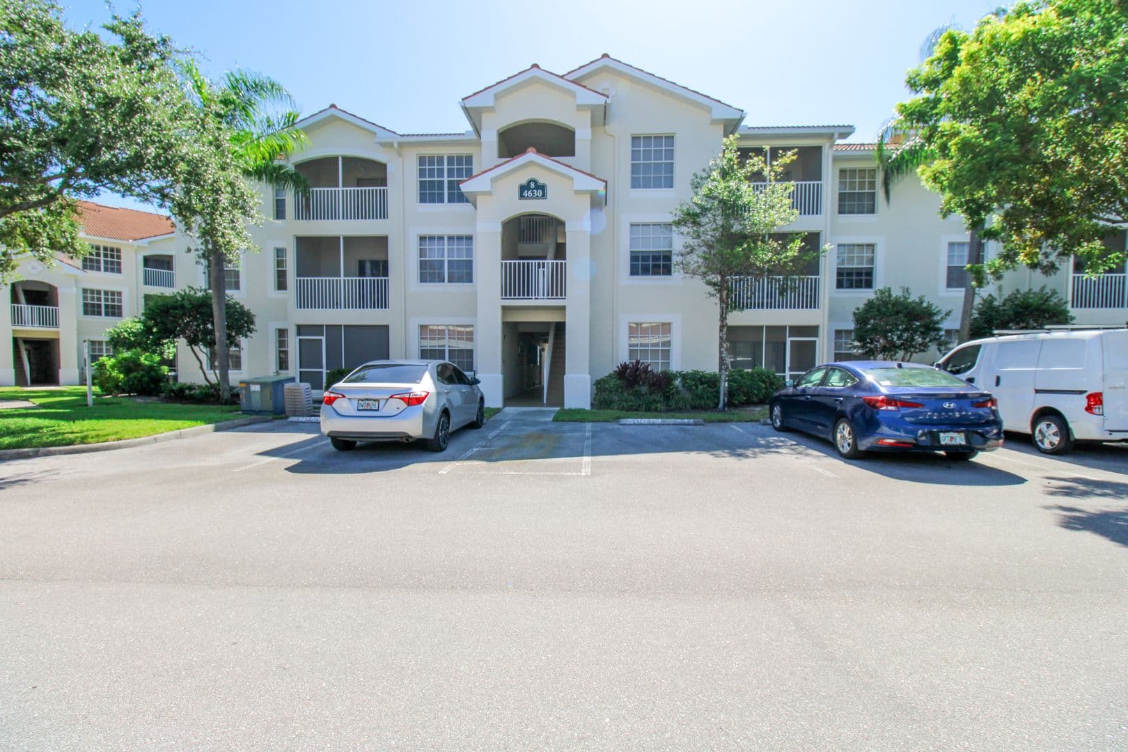 Naples Condo: 4630 St. Croix Lane #827