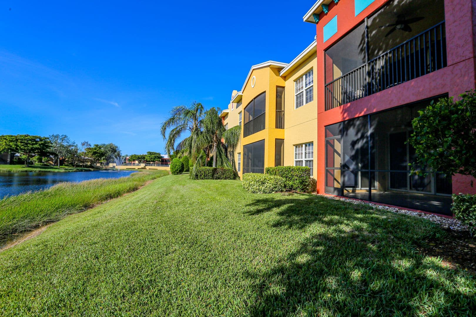 Estero House: 8565 Via Garibaldi #203
