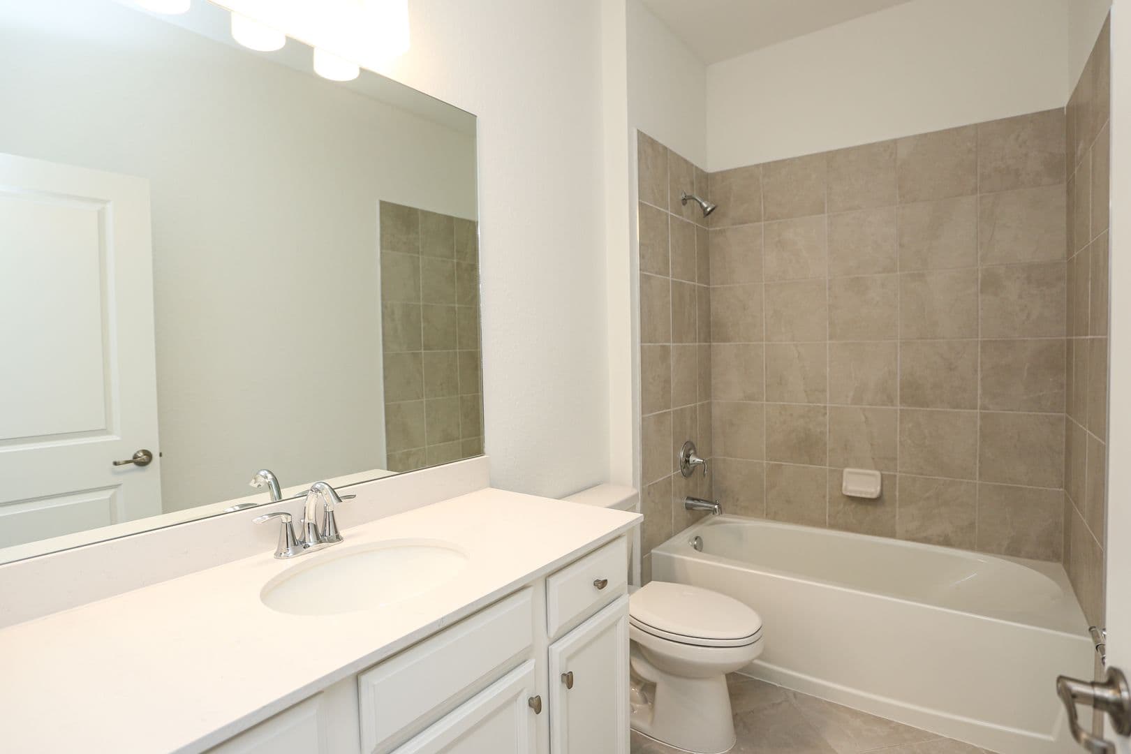 Naples House: 2599 Vine Avenue