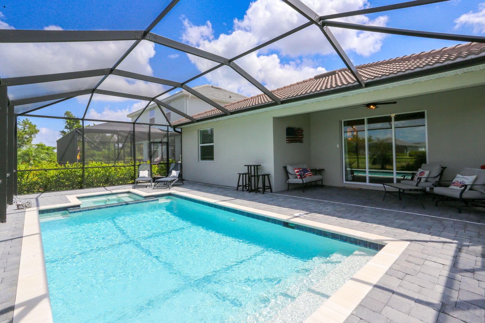 Naples House: 2155 Hamlin Street