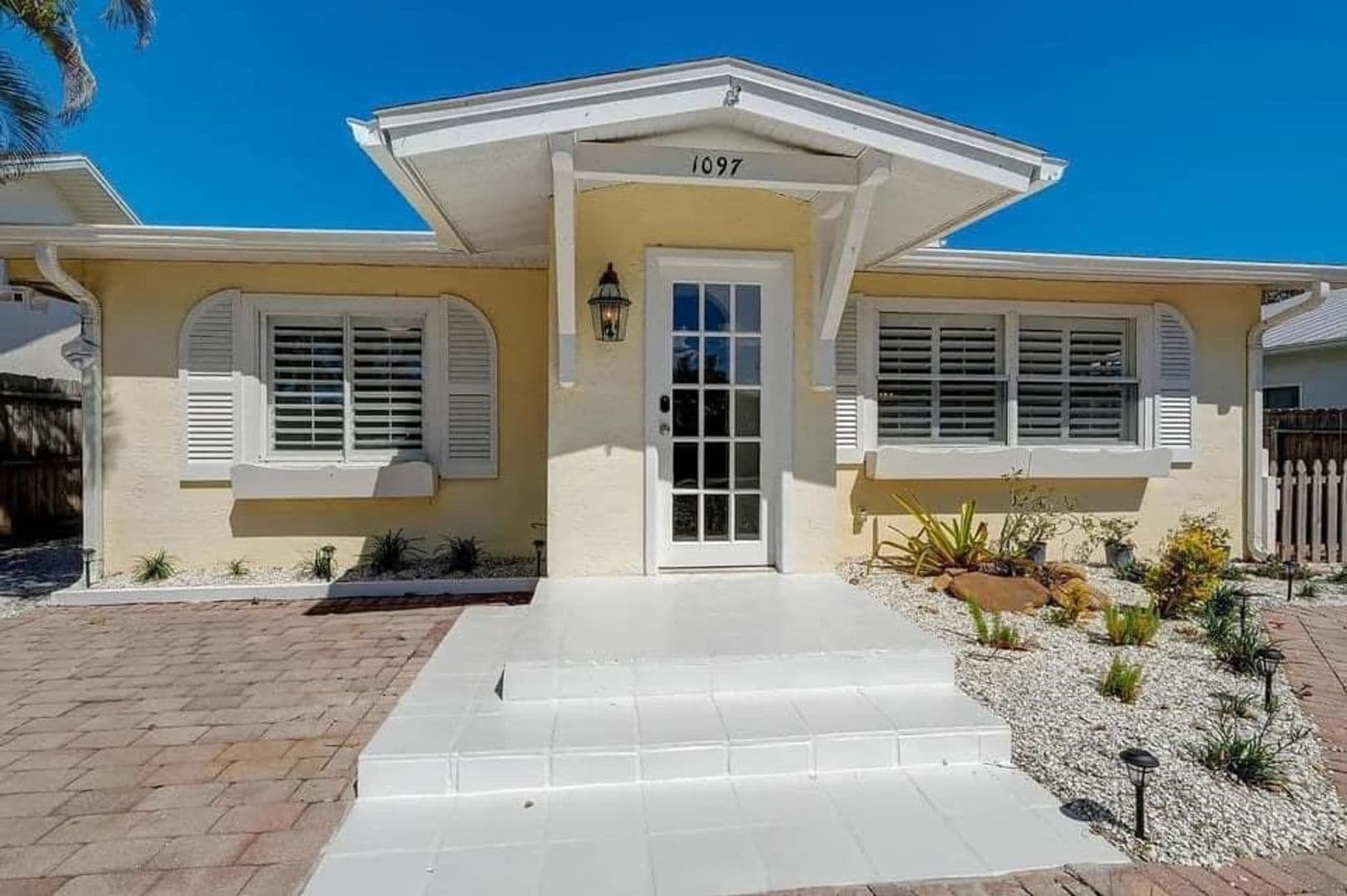 Naples House: 1097 Frank Whiteman Boulevard