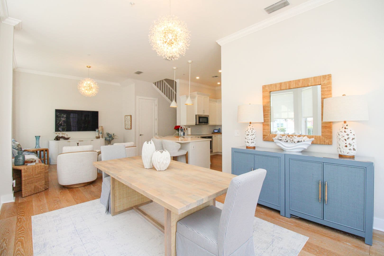 Naples House: 453 8th Avenue S #106