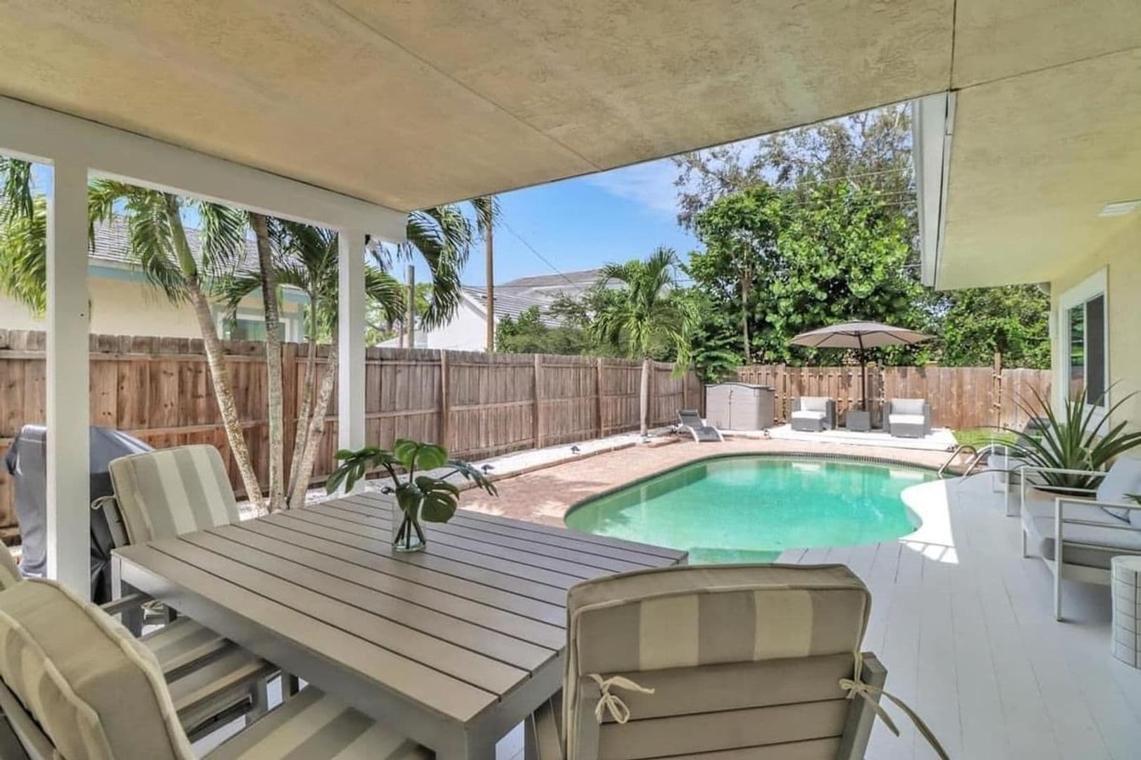 Naples House: 1097 Frank Whiteman Boulevard