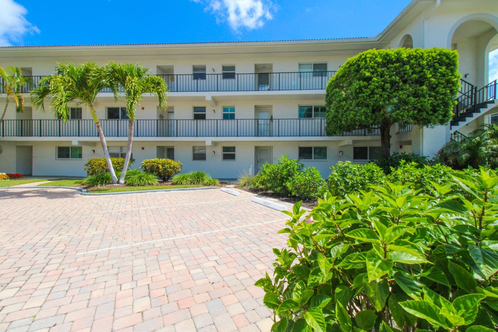 Naples House: 41 High Point Circle S #303