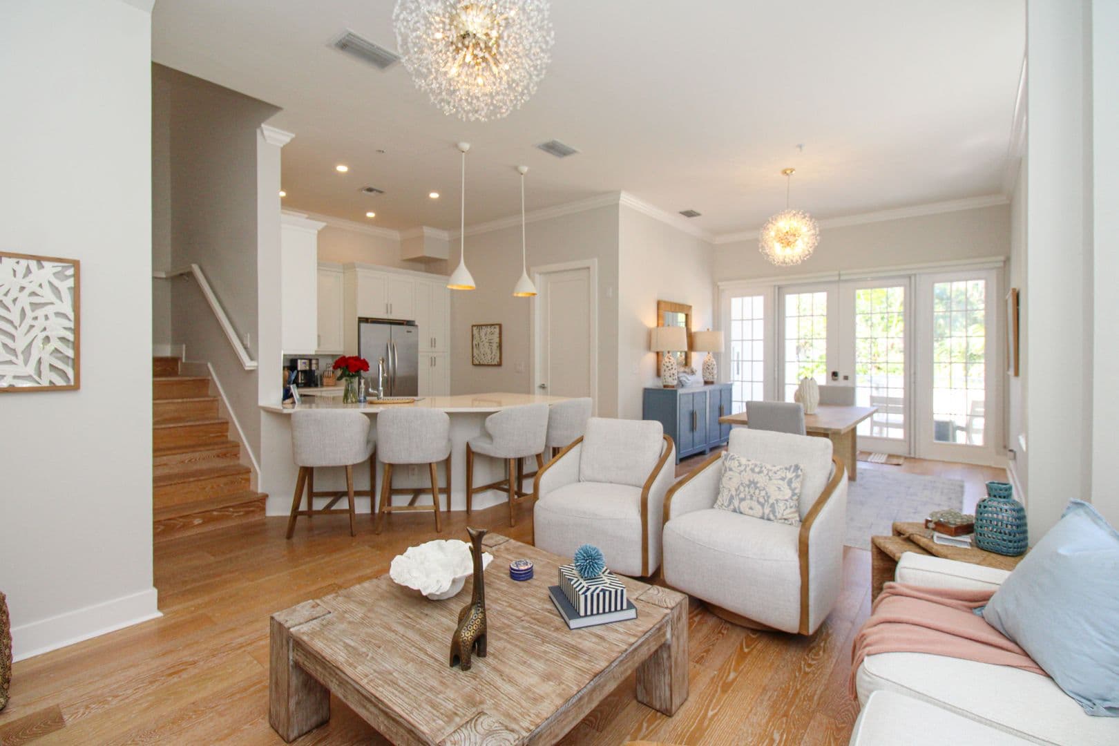 Naples House: 453 8th Avenue S #106